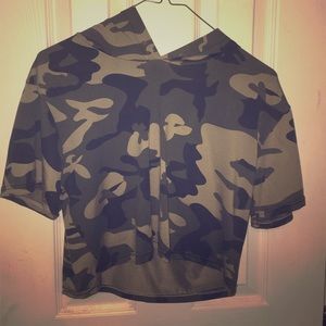 Hooded camouflage crop top